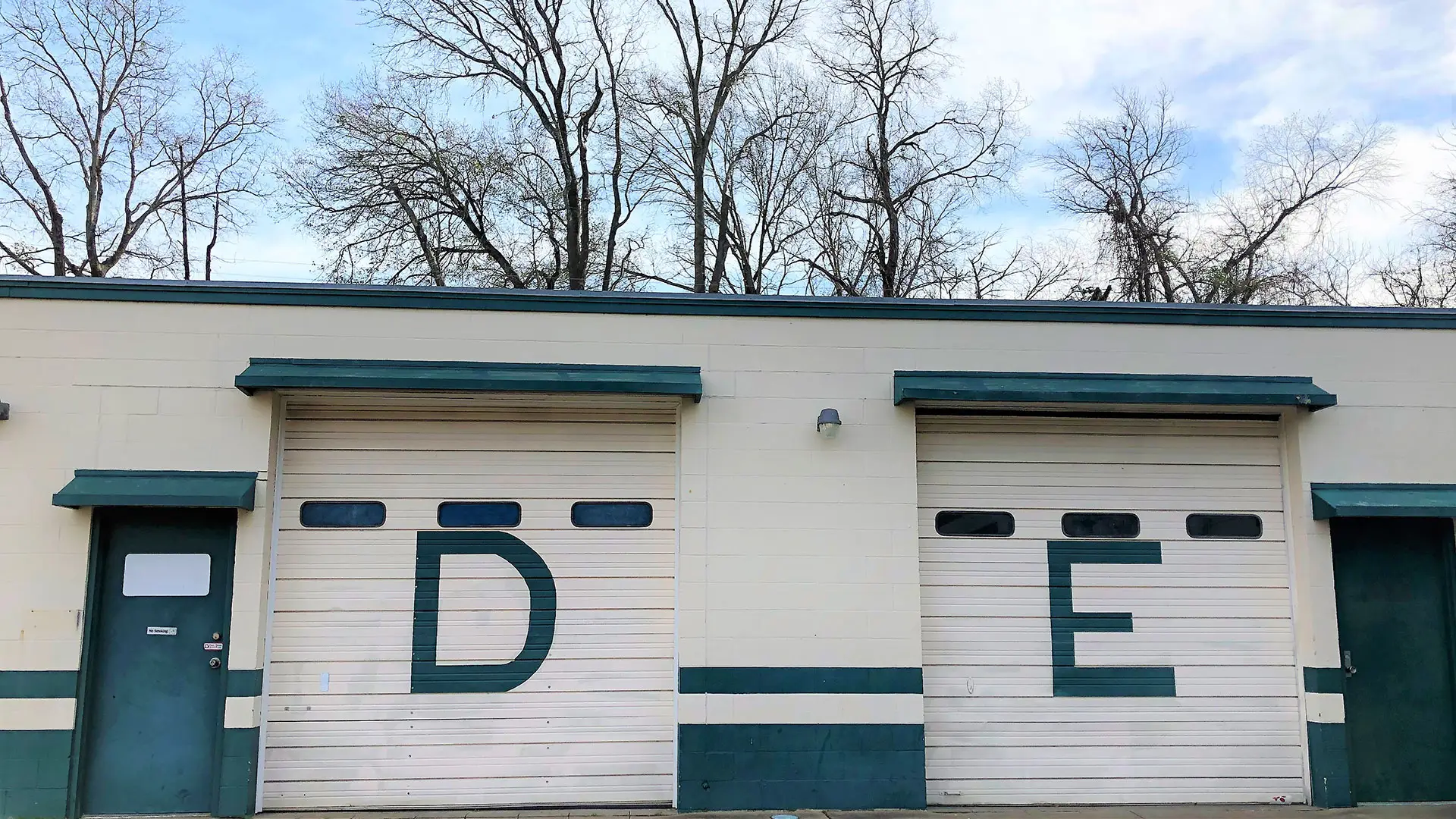 Lease Units D and E at Fifth Street Service Center, 2613 E 5th St Tyler, TX 75701