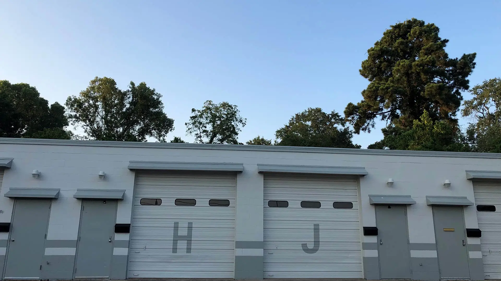 Lease Units H & J at Fifth Street Service Center, 2613 E 5th St Tyler, TX 75701